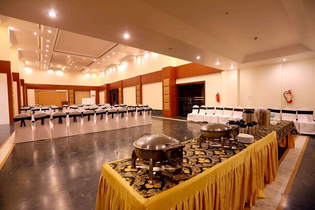 Golden Tulip Haridwar Hotel Restaurant photo